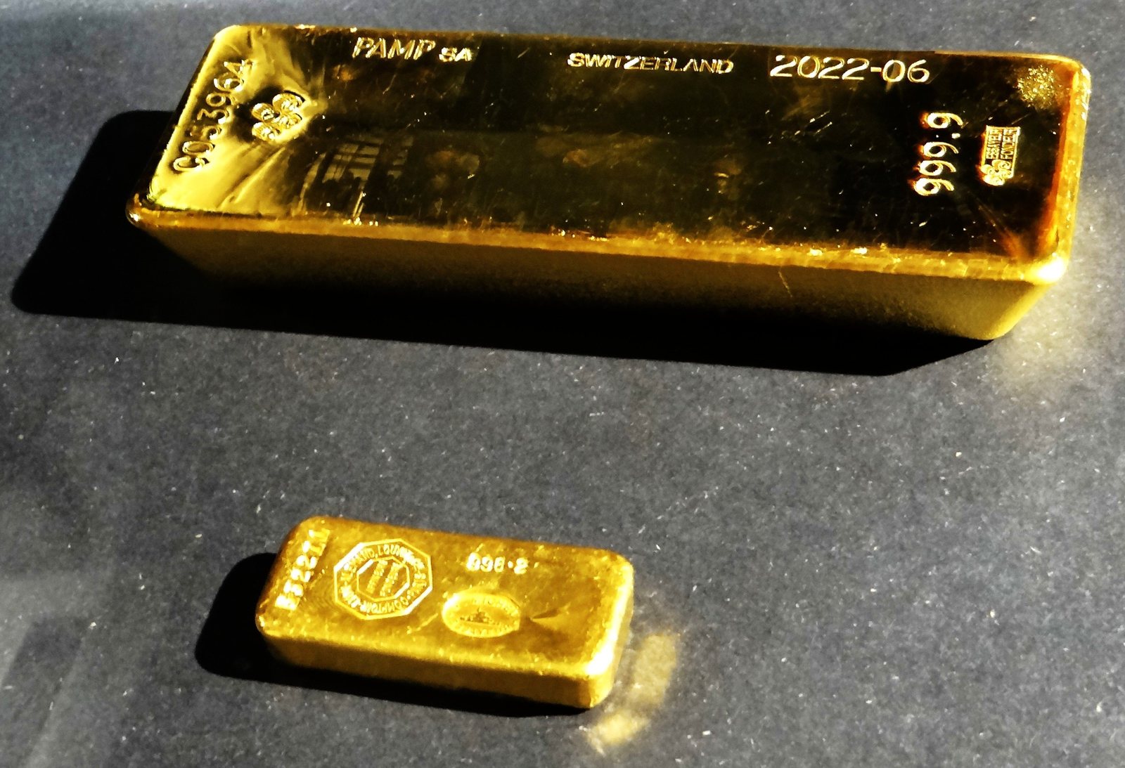 국제 금값 사상 첫 온스당 4000달러 돌파! 원인과 전망은? 관련 이미지